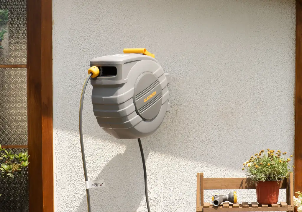 Editorial image supporting How to Compare Retractable Garden Hose Reel Options.
